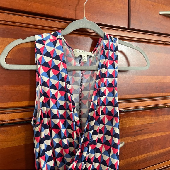 Size 8 wrap dress with geometric pattern, gently worn but in great condition - Picture 3 of 5